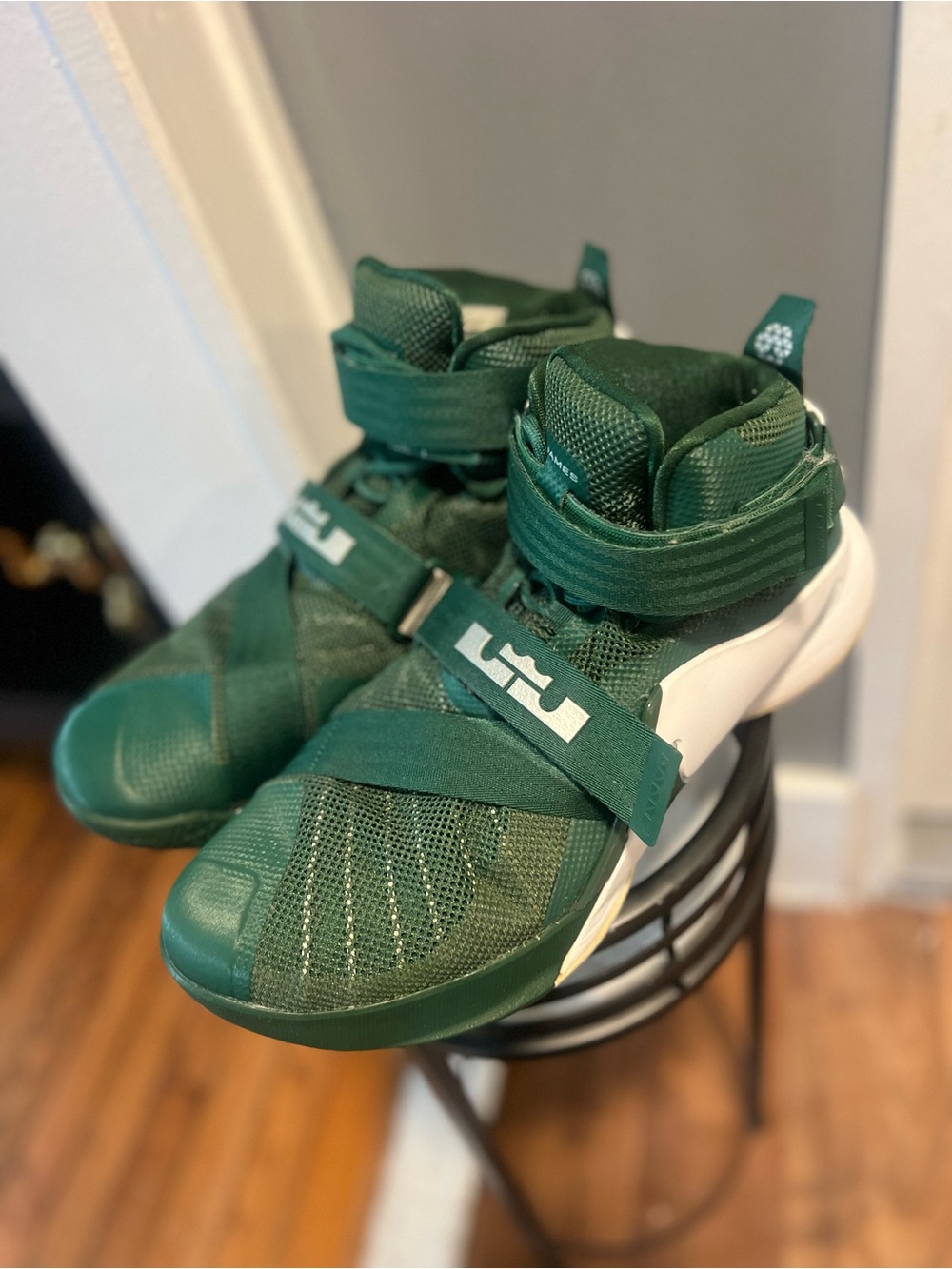 Nike LeBron Soldier 9 size 12 men Green/White Mid Top Basketball Strap Sneaker